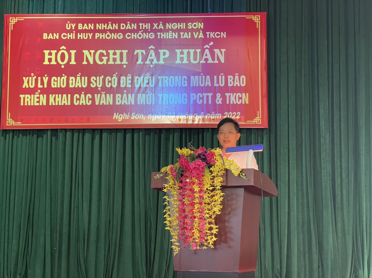 Hội nghị tập huấn “Xử lý giờ đầu sự cố đê điều trong mùa mưa lũ, bão và triển khai các văn bản mới trong PCTT&TKCN” tại UBND thị xã Nghi Sơn.