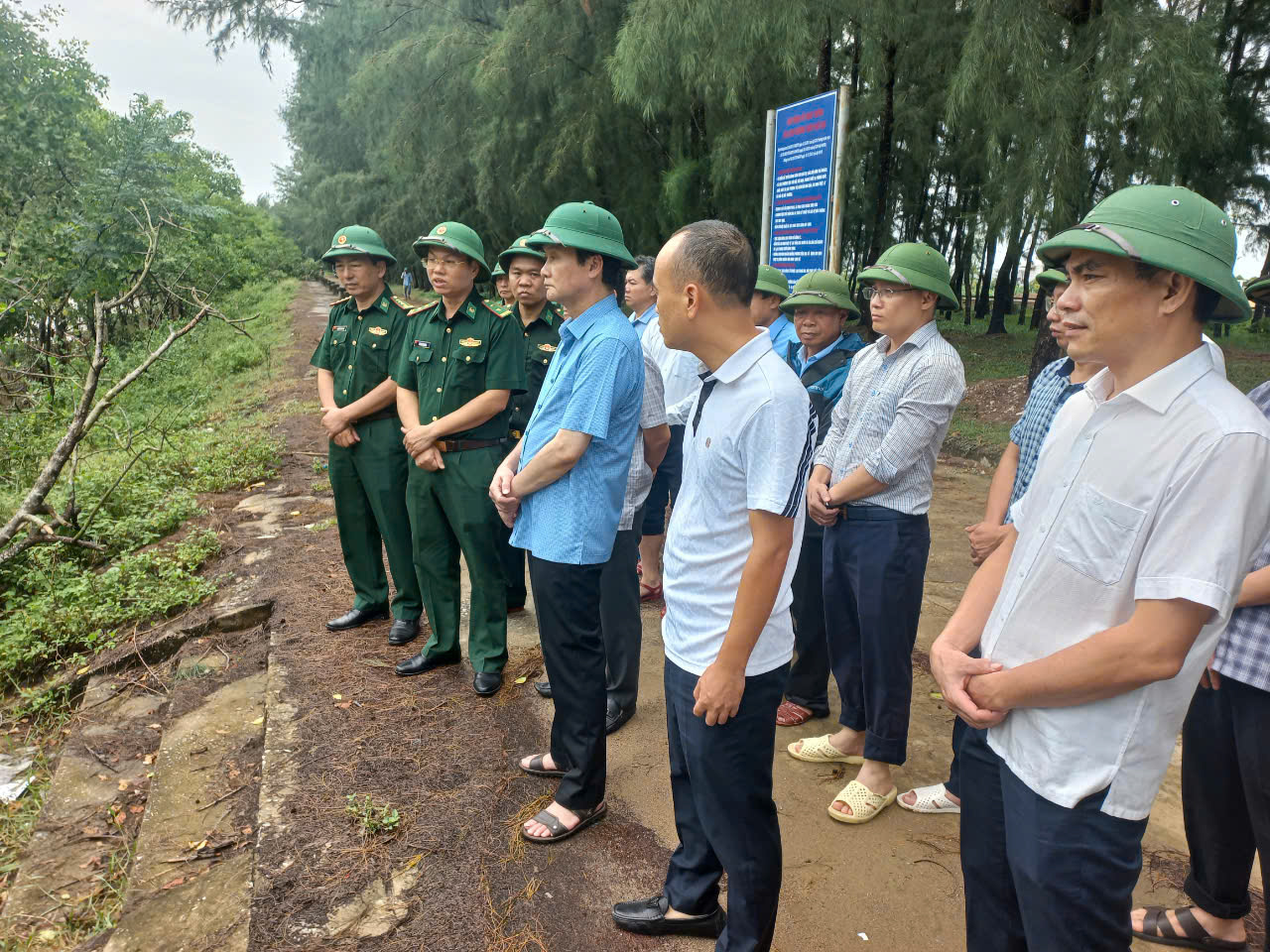 Đồng chí Đỗ Minh Tuấn, Chủ tịch UBND tỉnh đi kiểm tra, chỉ đạo công tác ứng phó với bão số 3 tại thành phố Sầm Sơn